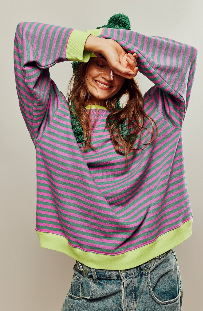 Women's striped oversized sweatshirt for casual chic
