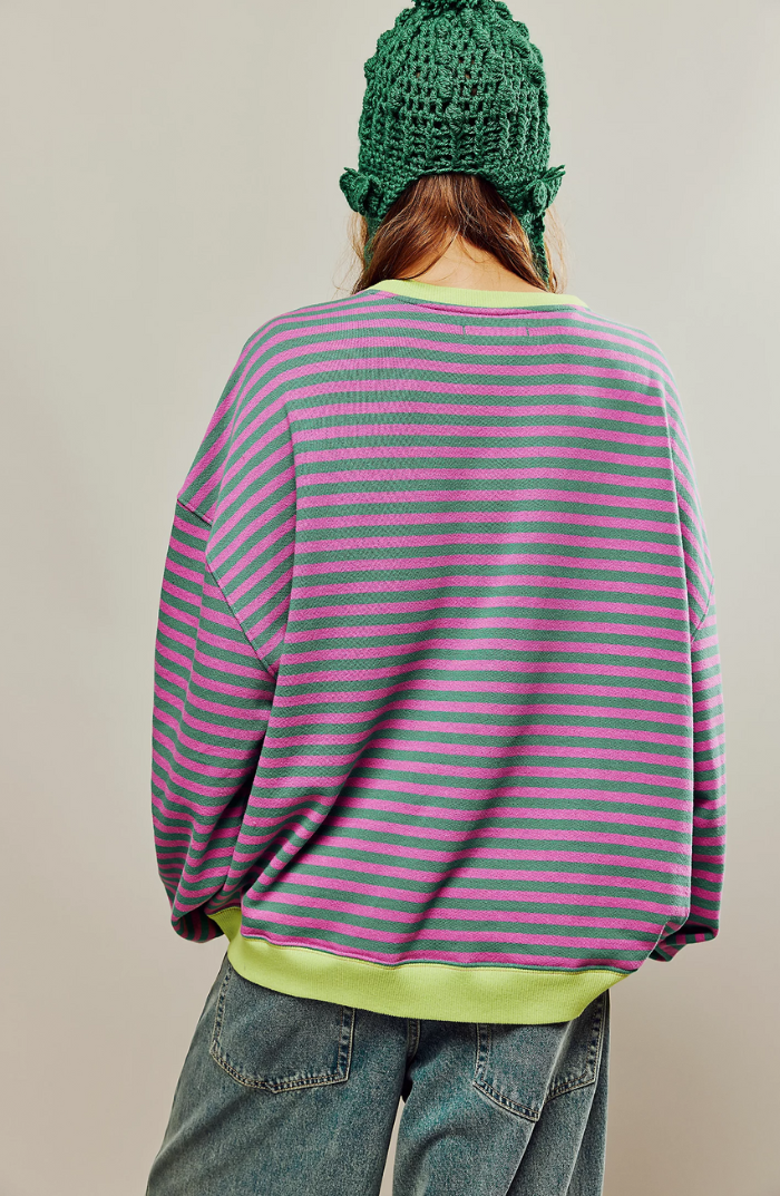 Women's striped oversized sweatshirt for casual chic