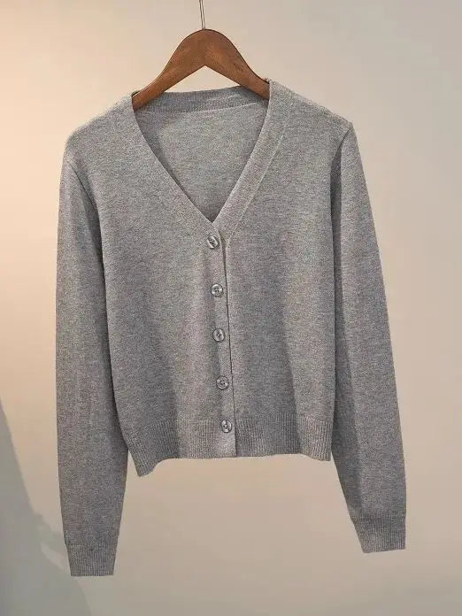 Women's knitted cardigan with V-neck and button closure