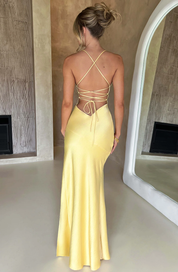 Elegant Maxi Dress with Thigh-High Slit