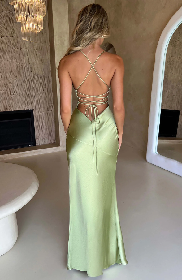 Elegant Maxi Dress with Thigh-High Slit