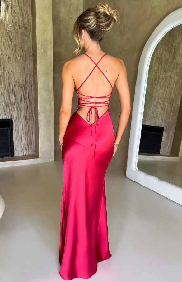 Elegant Maxi Dress with Thigh-High Slit