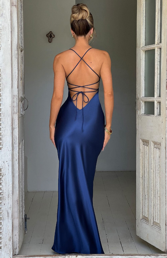 Elegant Maxi Dress with Thigh-High Slit