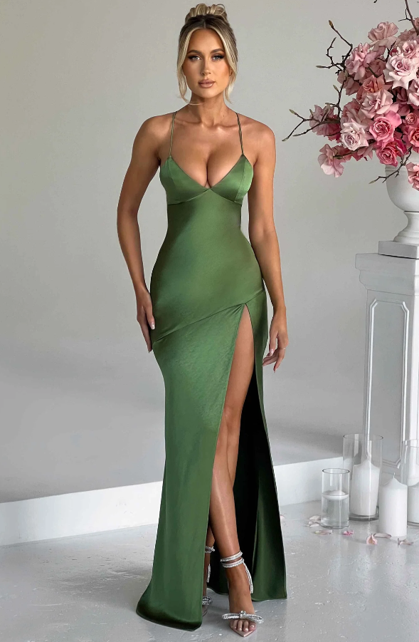 Elegant Maxi Dress with Thigh-High Slit