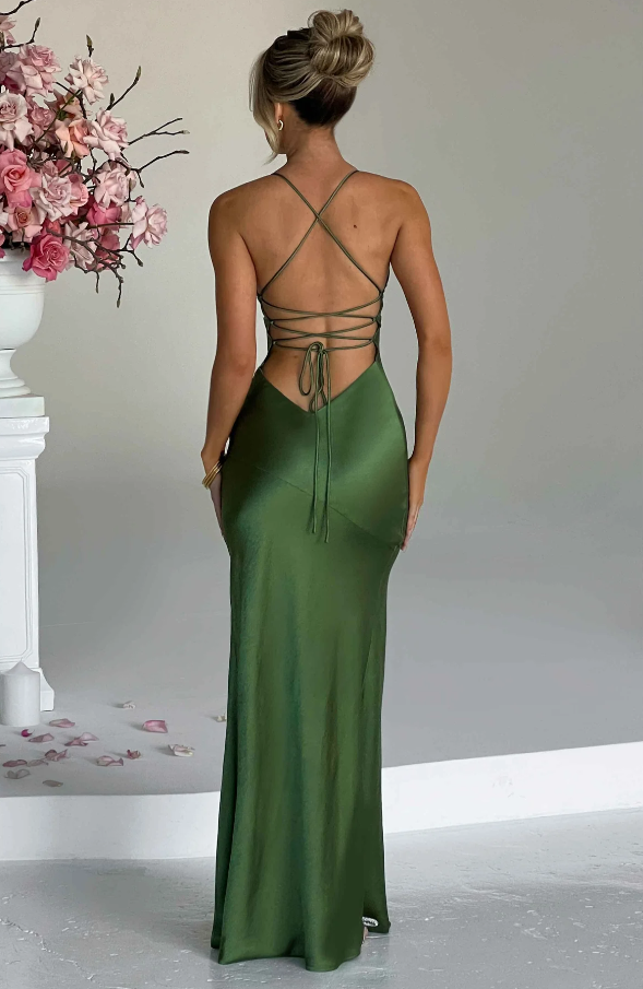 Elegant Maxi Dress with Thigh-High Slit