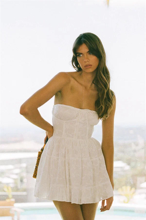 Elegant Strapless Gown for Special Events