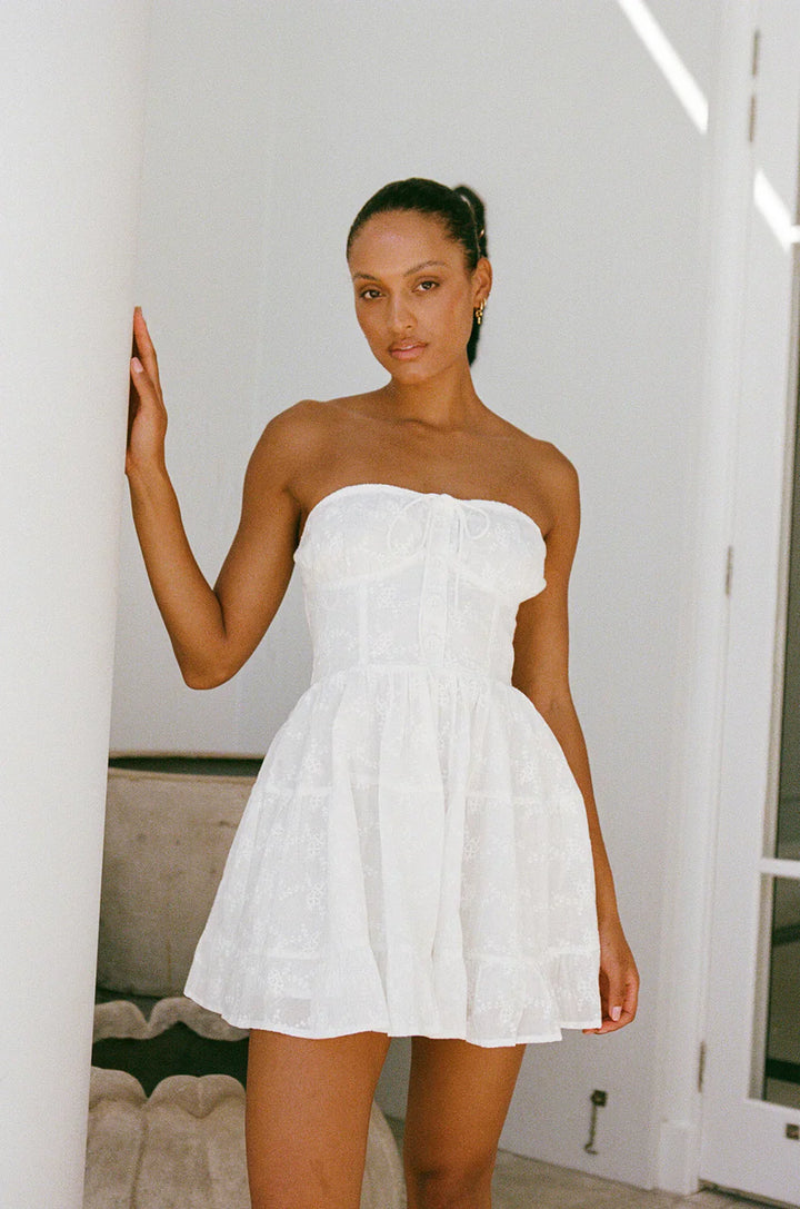 Elegant Strapless Gown for Special Events
