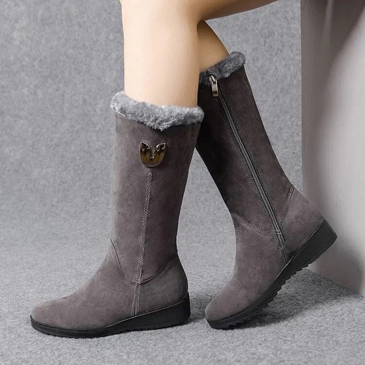 Elegant flat women's boots for casual outings and winter wear