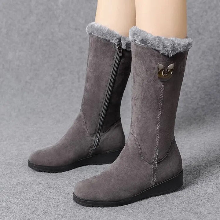 Elegant flat women's boots for casual outings and winter wear