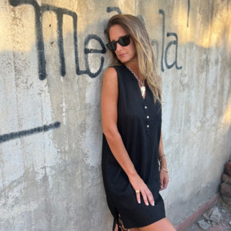 Timeless Sleeveless Dress with Elegant Design